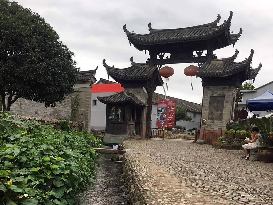 逃离绿色山谷